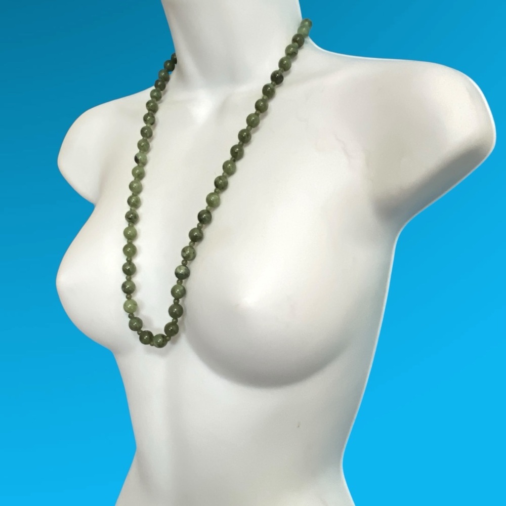 Vintage Green Acrylic Beads Necklace With Covered Screw Clasp 27"